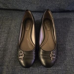 Life Stride Black Women's Loafers with Buckle Detail